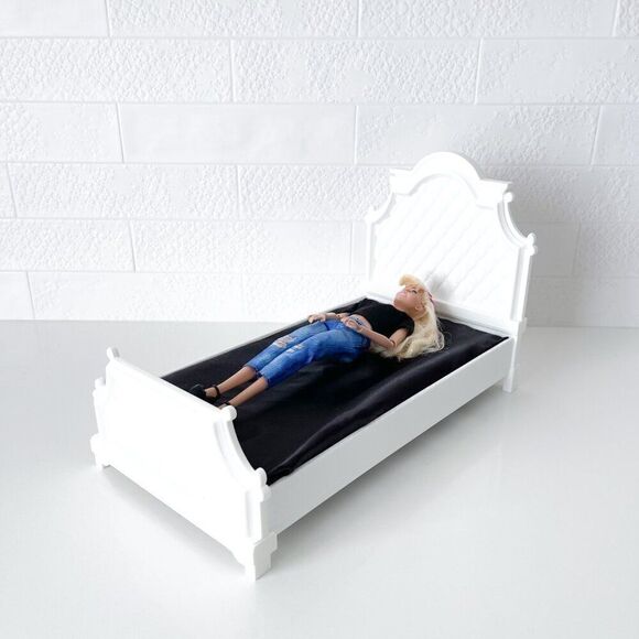 White Tufted Miniature Chesterfield Bed Queen Size 1:6 Scale Barbie Dollhouse - Picture 4 of 7